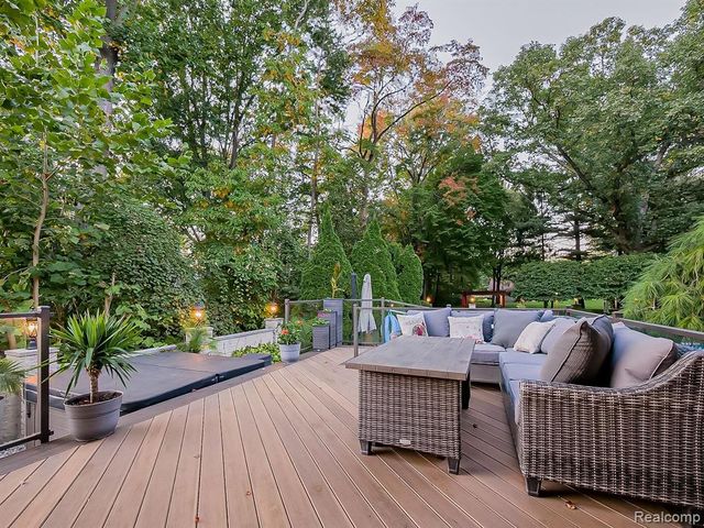 17477 Iris Circle, Clinton Township, MI 48036