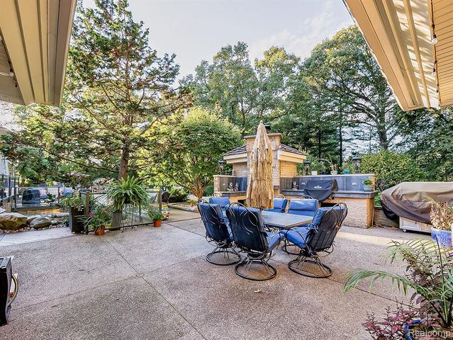 17477 Iris Circle, Clinton Township, MI 48036