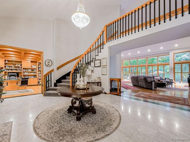 17477 Iris Circle, Clinton Township, MI 48036