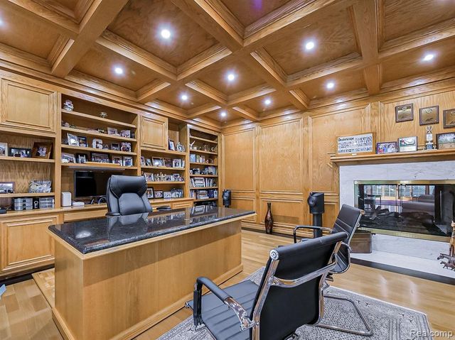 17477 Iris Circle, Clinton Township, MI 48036