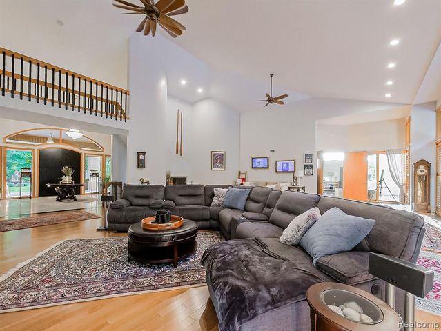 17477 Iris Circle, Clinton Township, MI 48036