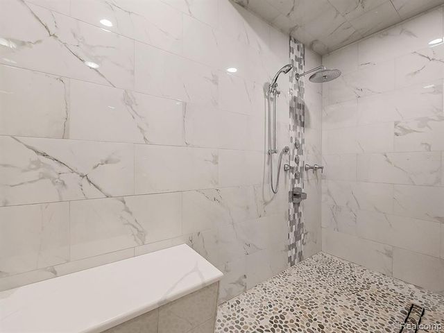 17477 Iris Circle, Clinton Township, MI 48036