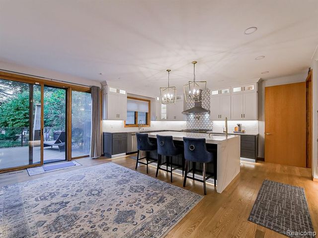 17477 Iris Circle, Clinton Township, MI 48036