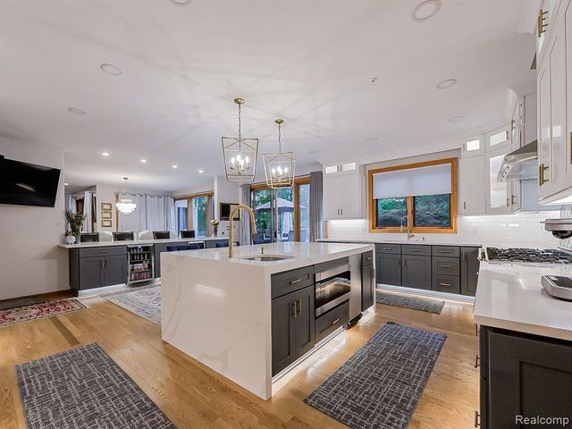 17477 Iris Circle, Clinton Township, MI 48036