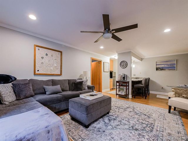 17477 Iris Circle, Clinton Township, MI 48036