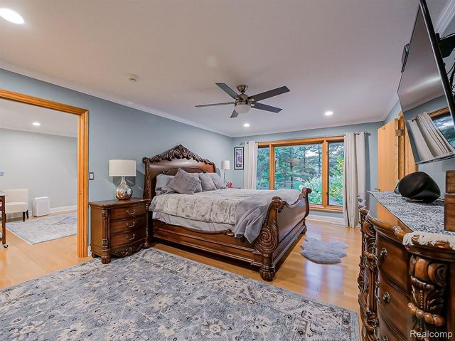 17477 Iris Circle, Clinton Township, MI 48036