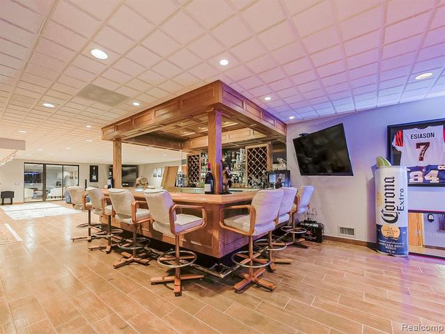 17477 Iris Circle, Clinton Township, MI 48036