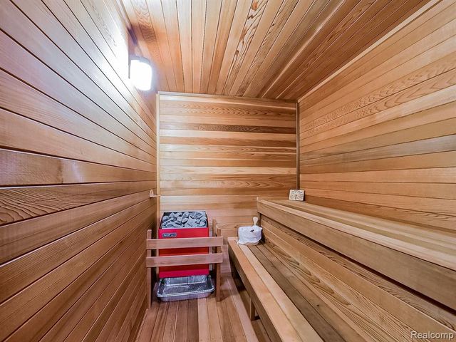 17477 Iris Circle, Clinton Township, MI 48036