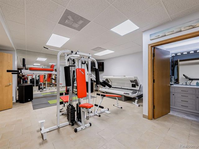 17477 Iris Circle, Clinton Township, MI 48036