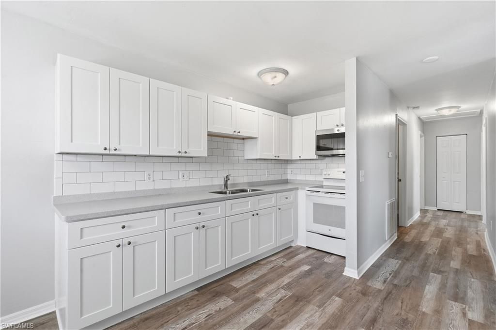 899 Ridgeway DR, NORTH FORT MYERS, FL 33903 — photo 2