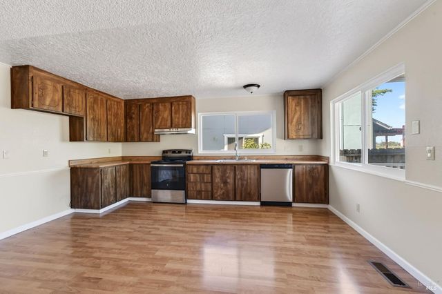 1508 Gladstone Way, Rohnert Park, CA 94928