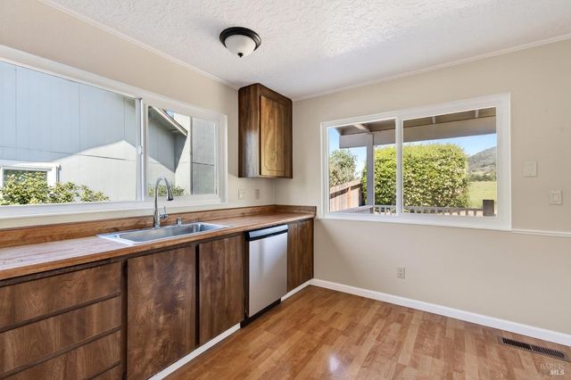 1508 Gladstone Way, Rohnert Park, CA 94928