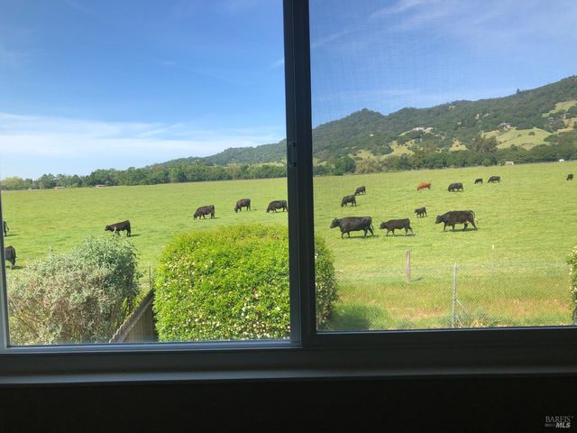 1508 Gladstone Way, Rohnert Park, CA 94928