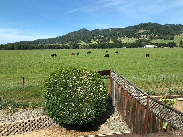 1508 Gladstone Way, Rohnert Park, CA 94928