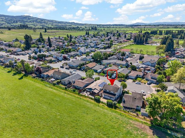 1508 Gladstone Way, Rohnert Park, CA 94928