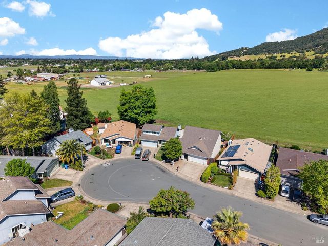 1508 Gladstone Way, Rohnert Park, CA 94928