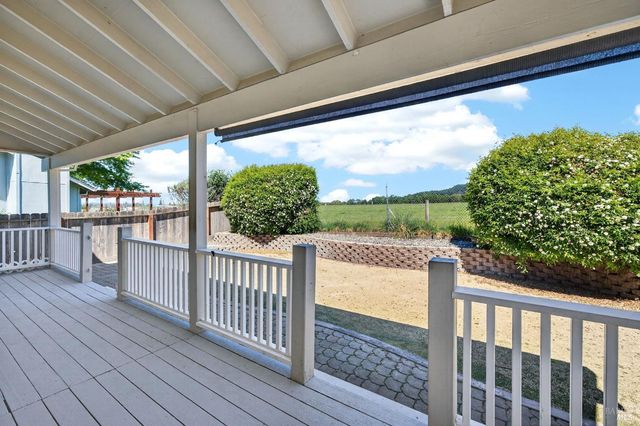 1508 Gladstone Way, Rohnert Park, CA 94928