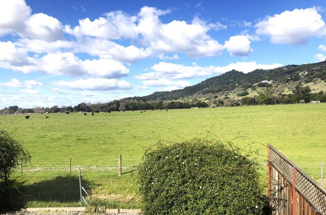 1508 Gladstone Way, Rohnert Park, CA 94928