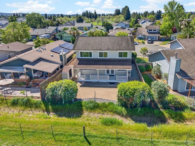 1508 Gladstone Way, Rohnert Park, CA 94928