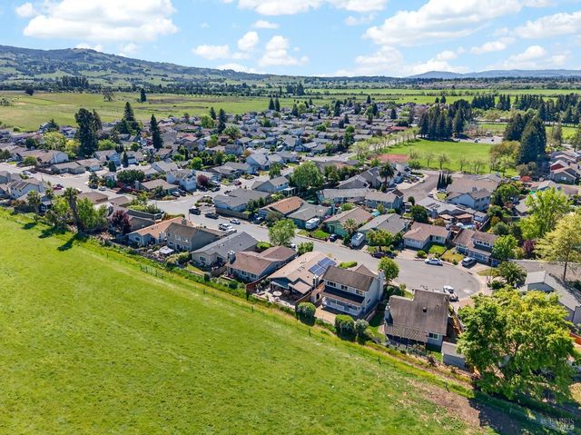 1508 Gladstone Way, Rohnert Park, CA 94928