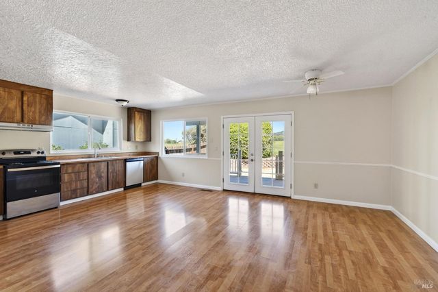 1508 Gladstone Way, Rohnert Park, CA 94928