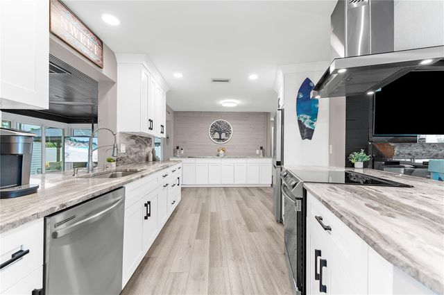 1467 CAMBRIDGE DRIVE, Clearwater, FL 33756