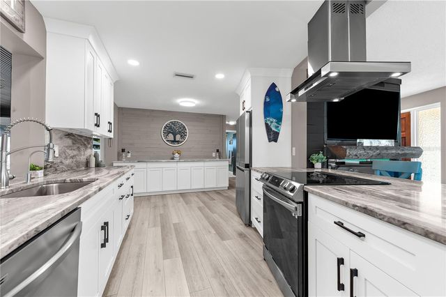 1467 CAMBRIDGE DRIVE, Clearwater, FL 33756