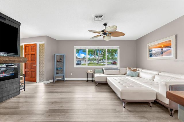 1467 CAMBRIDGE DRIVE, Clearwater, FL 33756