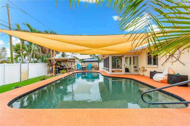 1467 CAMBRIDGE DRIVE, Clearwater, FL 33756