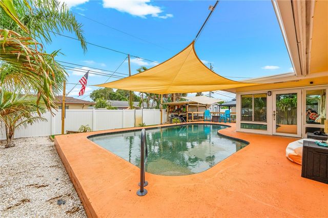 1467 CAMBRIDGE DRIVE, Clearwater, FL 33756