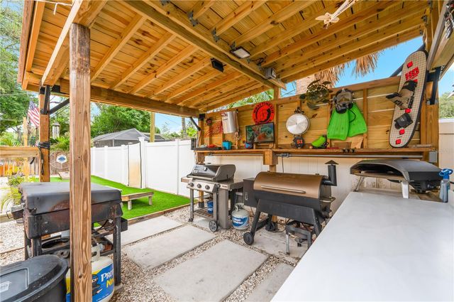 1467 CAMBRIDGE DRIVE, Clearwater, FL 33756