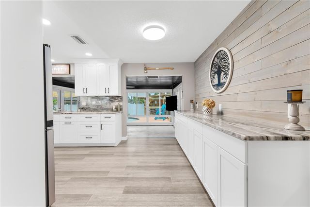 1467 CAMBRIDGE DRIVE, Clearwater, FL 33756