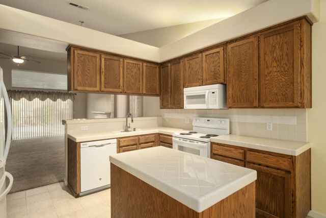 793 Applegate Avenue, Clovis, CA 93611