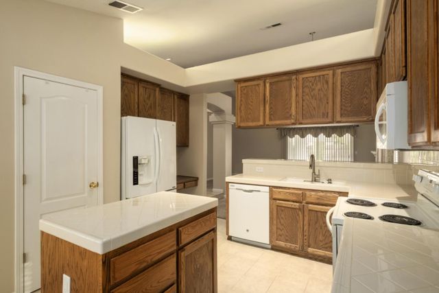 793 Applegate Avenue, Clovis, CA 93611