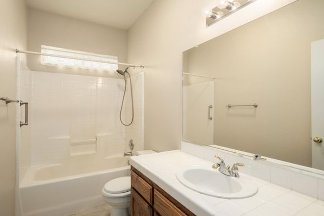 793 Applegate Avenue, Clovis, CA 93611