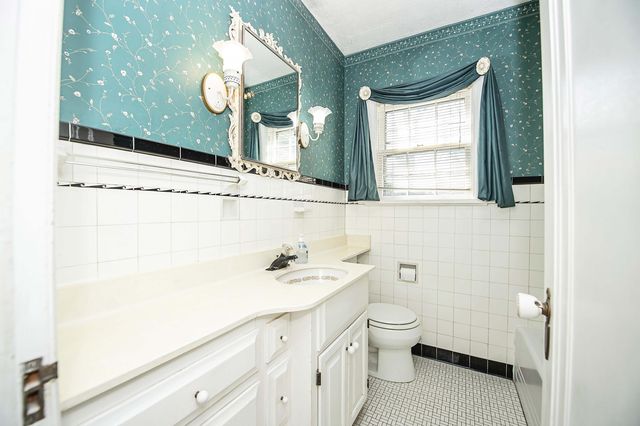 1100 E University Street, Springfield, MO 65807