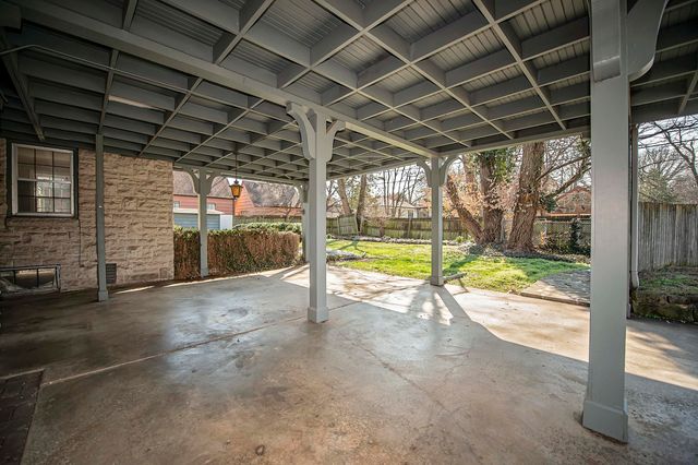 1100 E University Street, Springfield, MO 65807