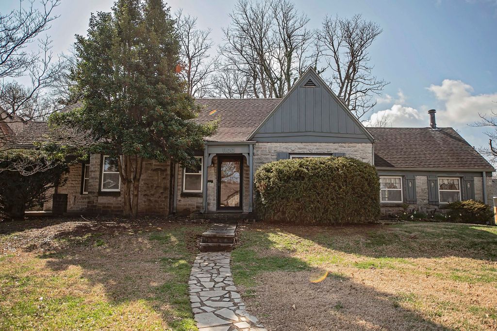 1100 E University Street, Springfield, MO 65807