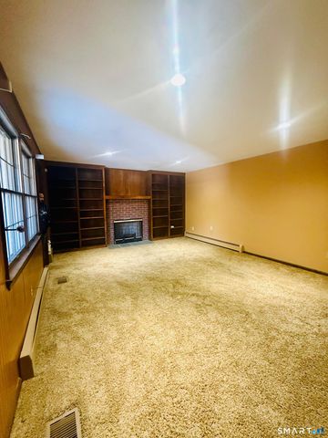 20 Crest Drive, Cromwell, CT 06416