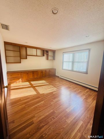 20 Crest Drive, Cromwell, CT 06416