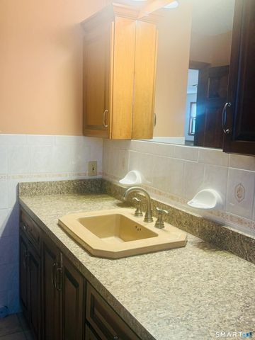 20 Crest Drive, Cromwell, CT 06416