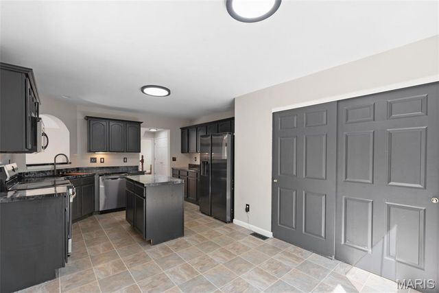 1514 Laurel Bluffs, Hazelwood, MO 63042