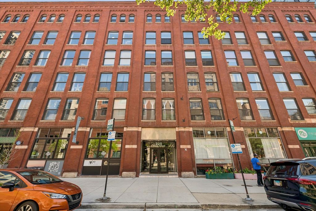 Image 1 of property listing at 225 W Huron Street 419, Chicago, IL 60654