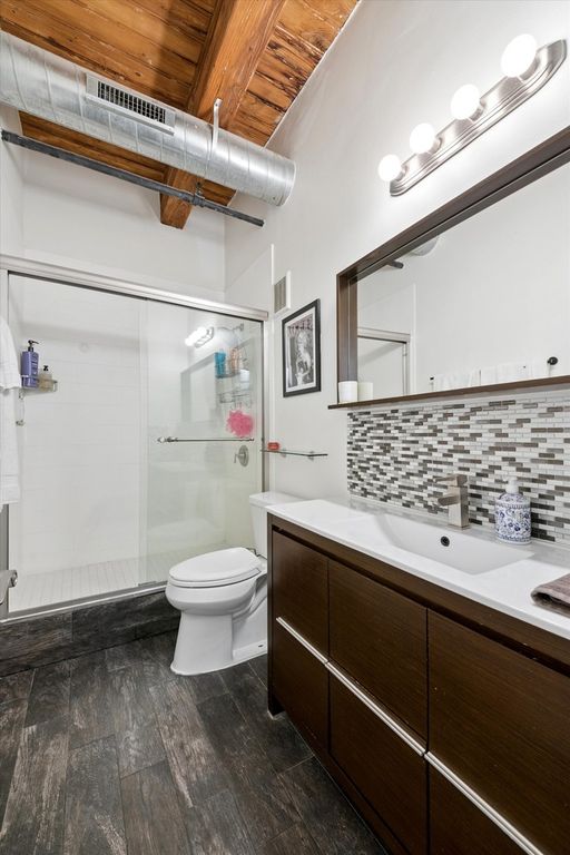 Image 13 of property listing at 225 W Huron Street 419, Chicago, IL 60654