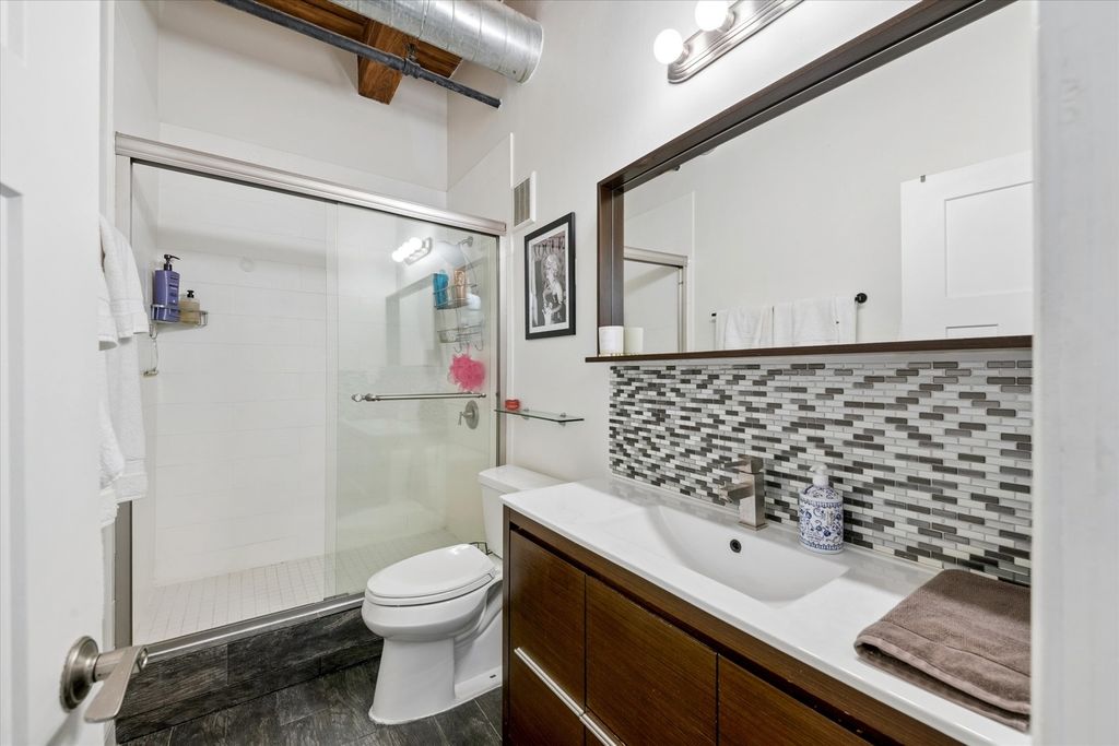 Image 14 of property listing at 225 W Huron Street 419, Chicago, IL 60654