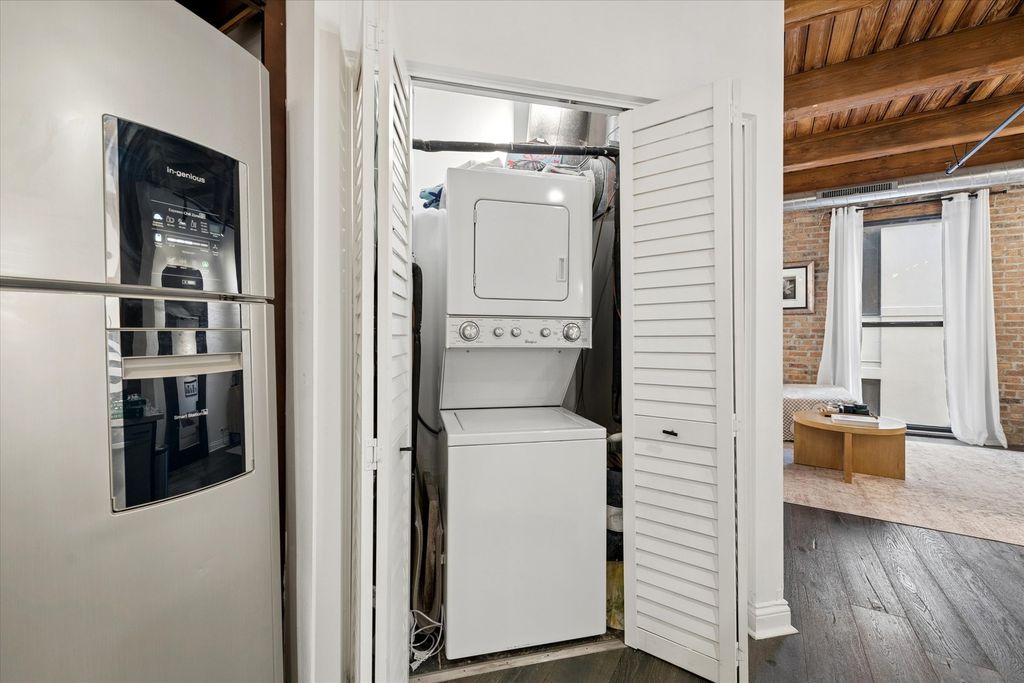 Image 15 of property listing at 225 W Huron Street 419, Chicago, IL 60654