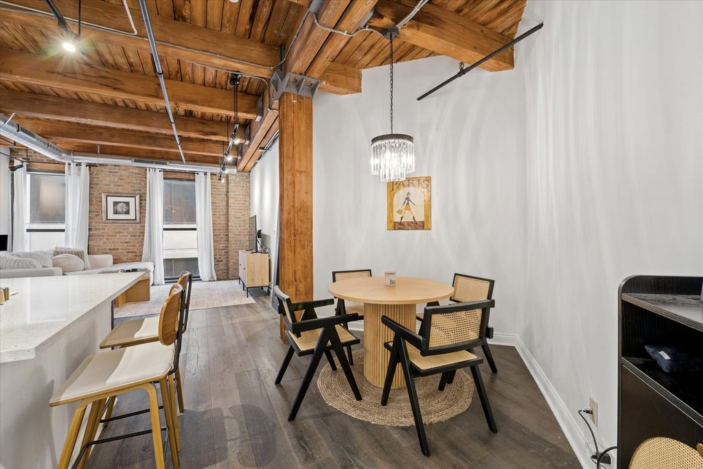 Image 6 of property listing at 225 W Huron Street 419, Chicago, IL 60654