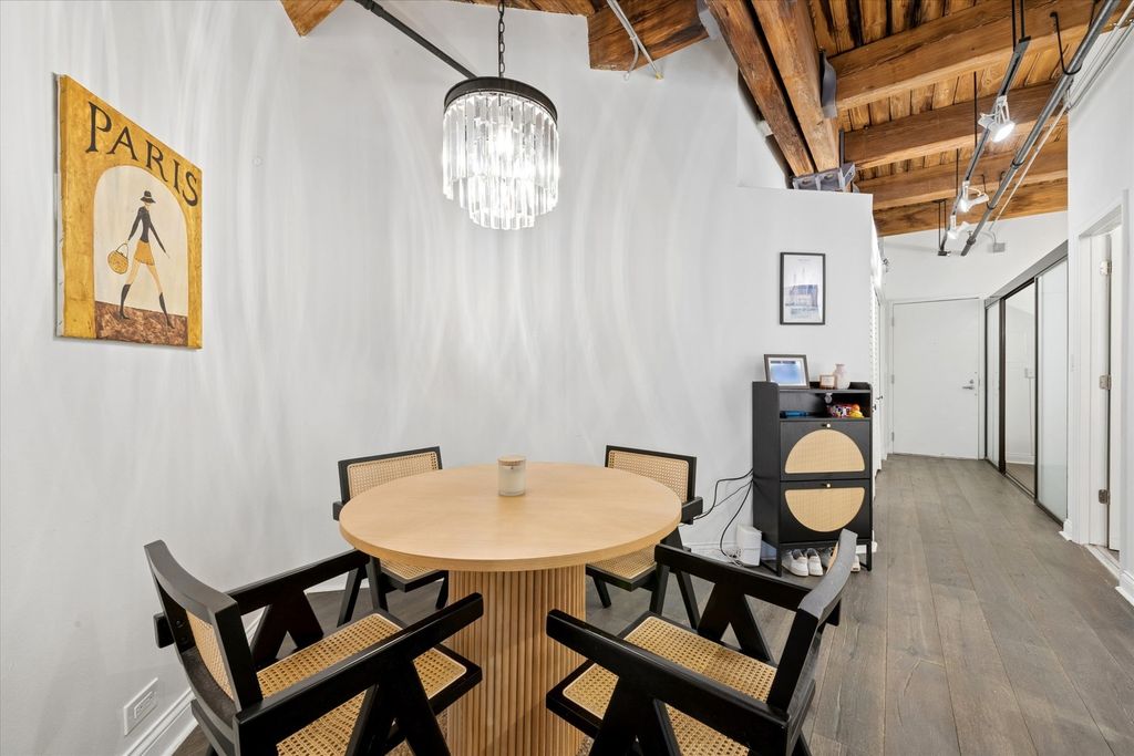 Image 8 of property listing at 225 W Huron Street 419, Chicago, IL 60654