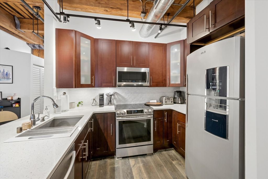 Image 10 of property listing at 225 W Huron Street 419, Chicago, IL 60654