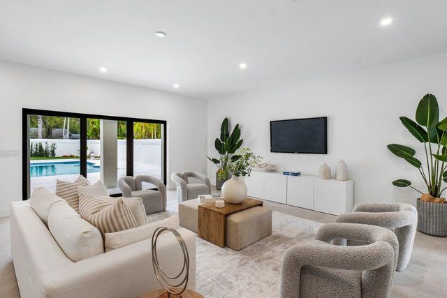 2050 Isabel Oeste Road, Boca Raton, FL 33486